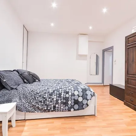 Apartment Cozy Santa Chiara *